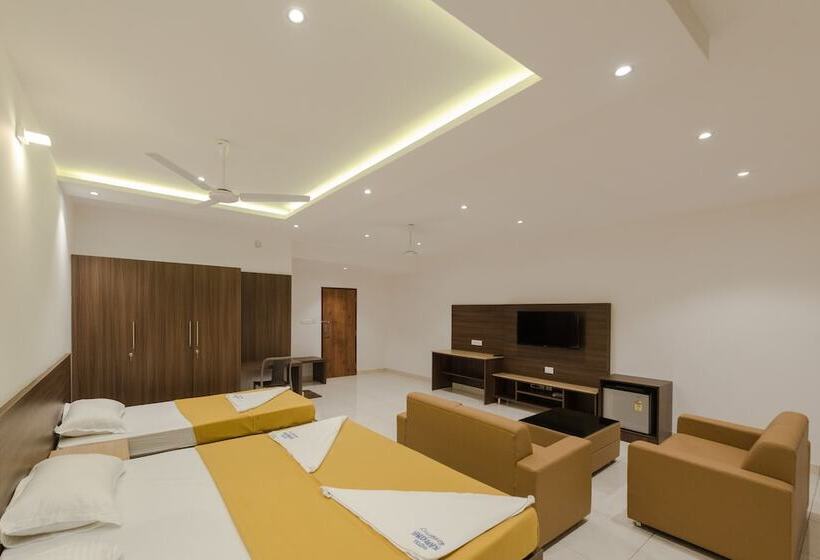 Номер Стандарт Трехместный, Karuna Residency