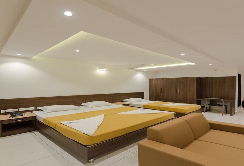 Номер Стандарт Трехместный, Karuna Residency