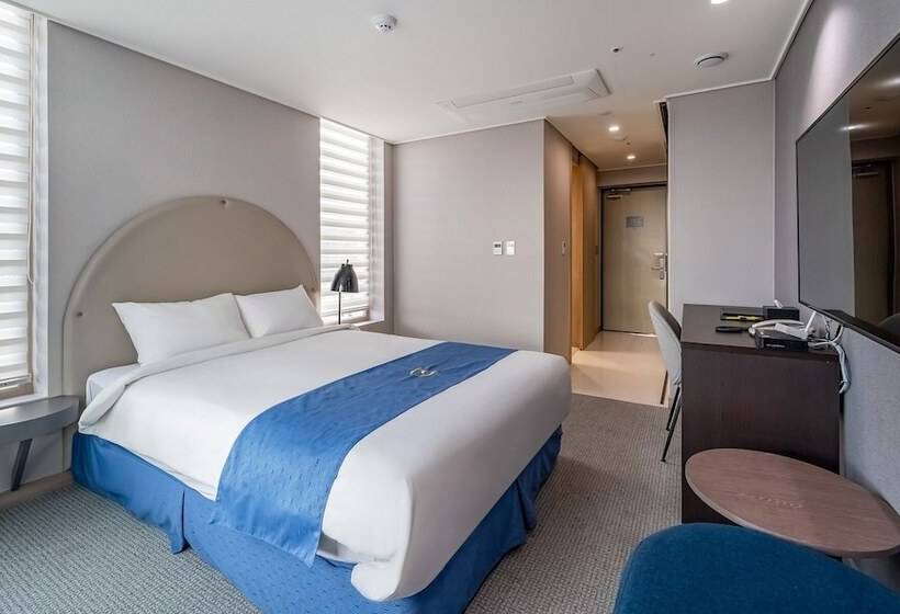 Quarto Superior, Golden Tulip Essential Namgang