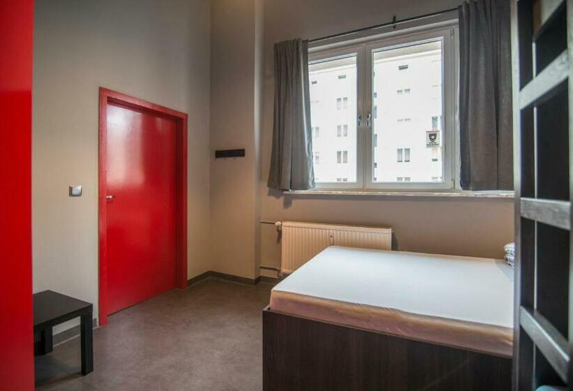 Четырехместный Номер Deluxe, 110 Hostel