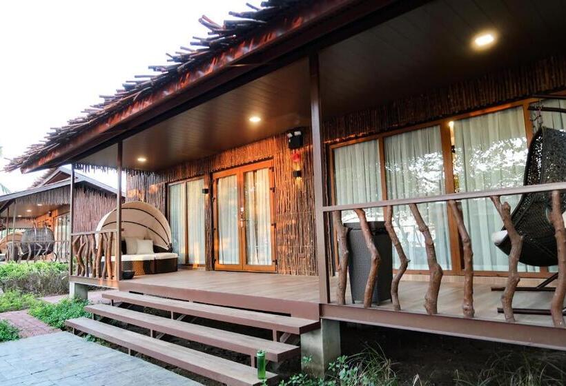 Семейный Номер Боковой Вид на Море, Crusoe Cabins Casobe