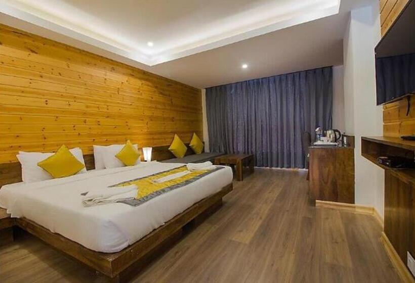 Quarto Superior, Yashshree Sanderling Mall Road