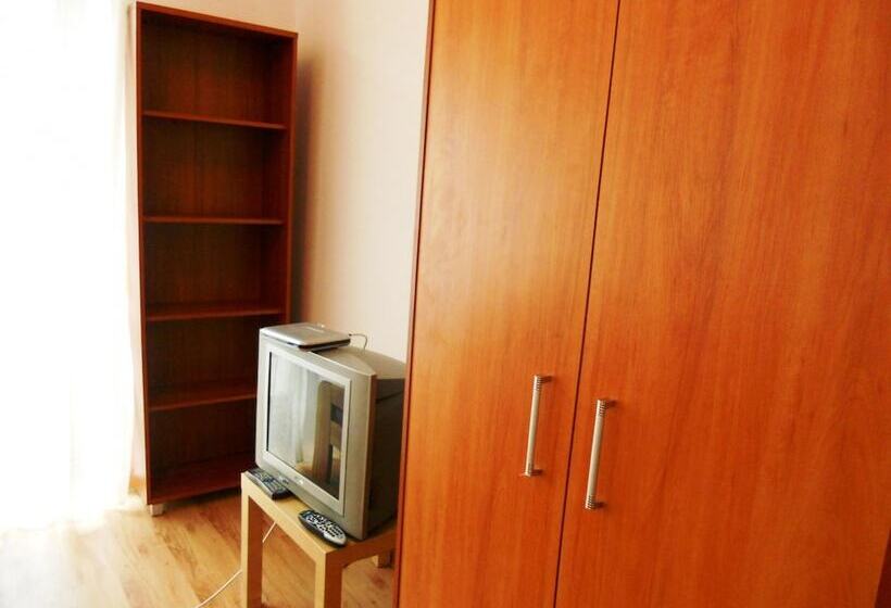 Семейный Номер Совместный Санузел, Folks Village Plowce House