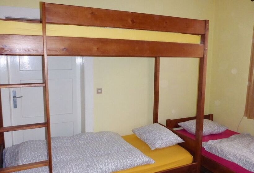 Семейный Номер Совместный Санузел, Folks Village Plowce House