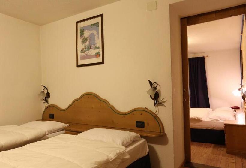 Апартаменты 2 Спальни с Балконом, Albergo Centrale Forni
