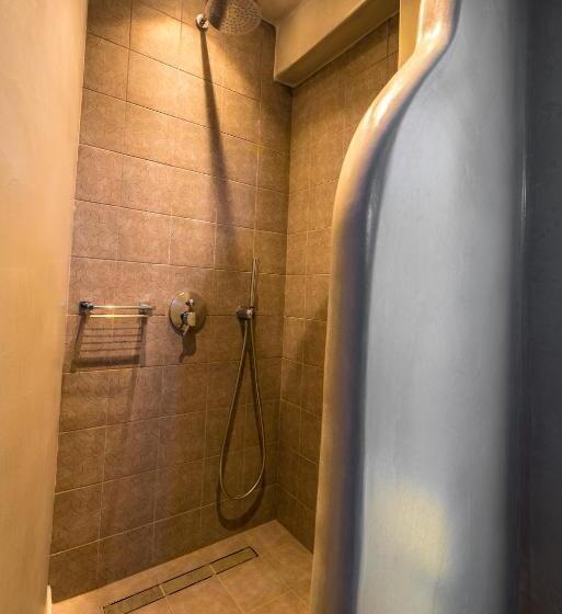 이코노미 룸, Emerald Collection Suites
