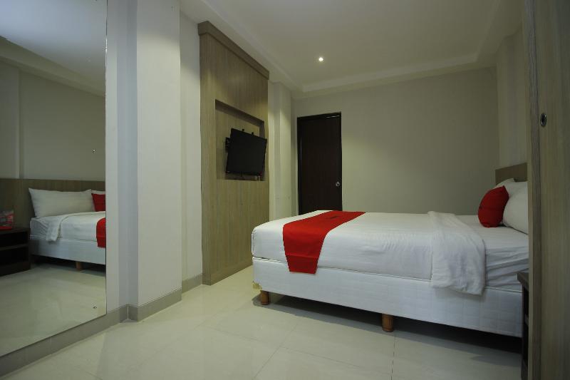Люкс, Reddoorz Plus @ Tb Simatupang