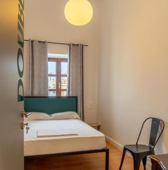 Quarto Estandar Banheiro Compartilhado, Intra Muros Hostel