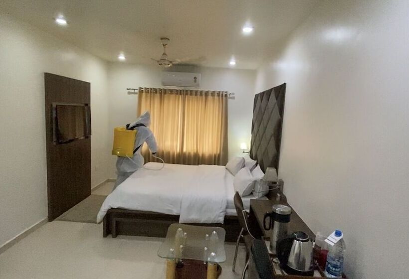اتاق کلاب, The Evergrand Palace