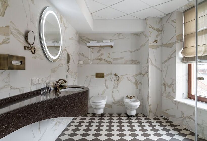 جناح, Grand Hotel Lviv Casino & Spa