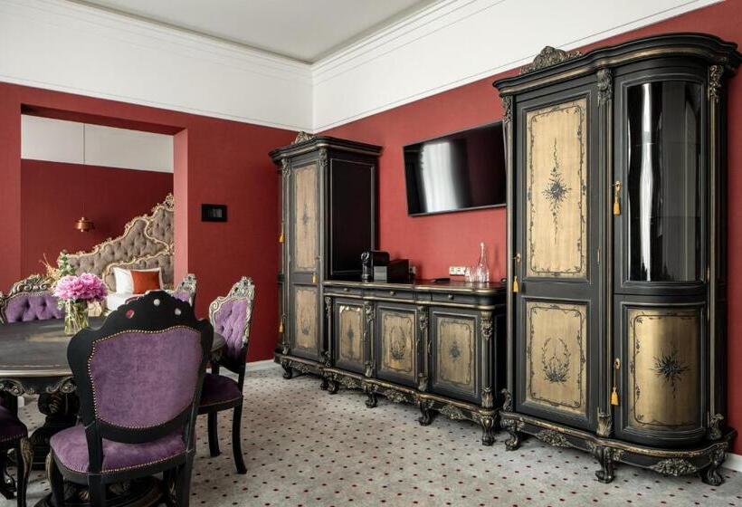جناح إدارى, Grand Hotel Lviv Casino & Spa