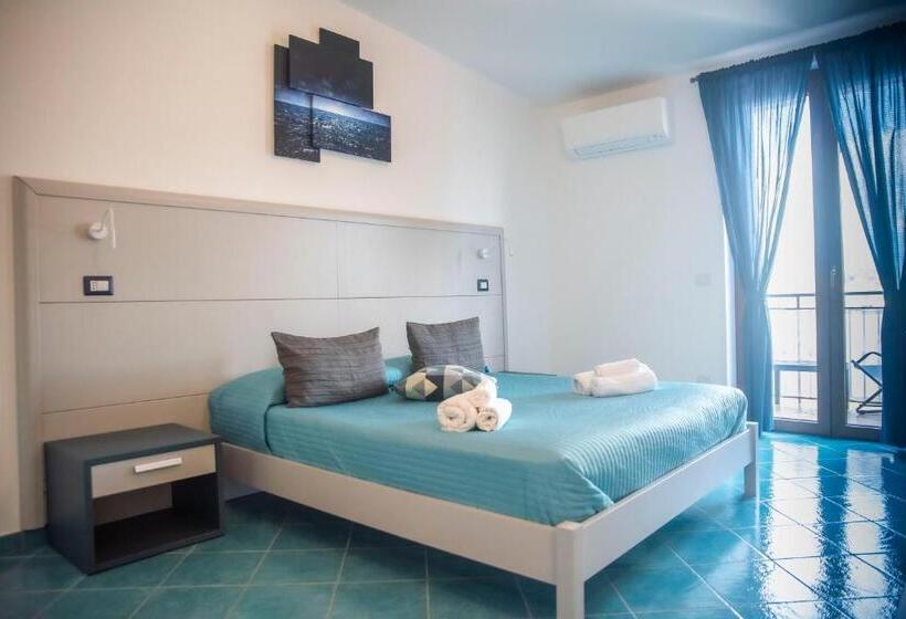 اتاق استاندارد با بالکن و چشم‌انداز دریا, Belvedere B&b