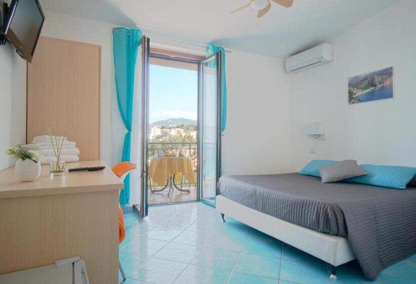 اتاق استاندارد با بالکن و چشم‌انداز دریا, Belvedere B&b