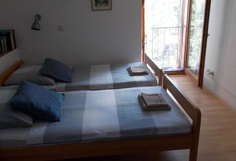 스탠다드 트리픔 룸 공동욕실, Guest House Accommodation Rupine