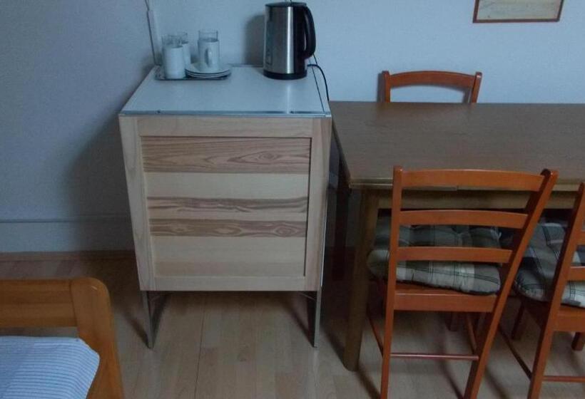 스탠다드 트리픔 룸 공동욕실, Guest House Accommodation Rupine
