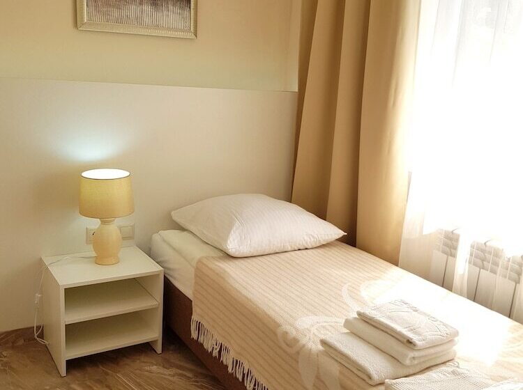 اتاق استاندارد یک نفره, Plutus