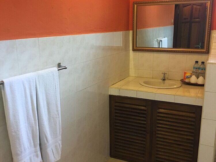 Quarto Estandar, Cafe Wayan Cottages Senggigi
