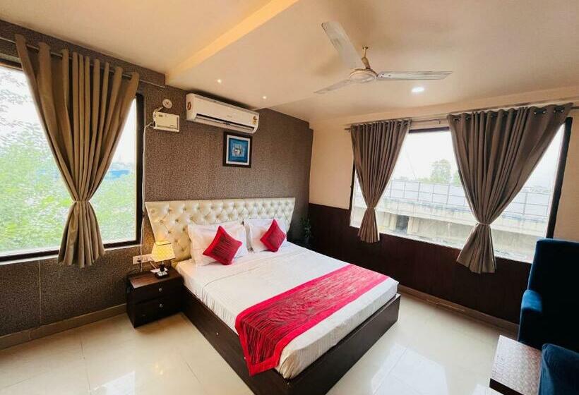 Quarto Deluxe, The Leaf   Gomti Nagar Lucknow