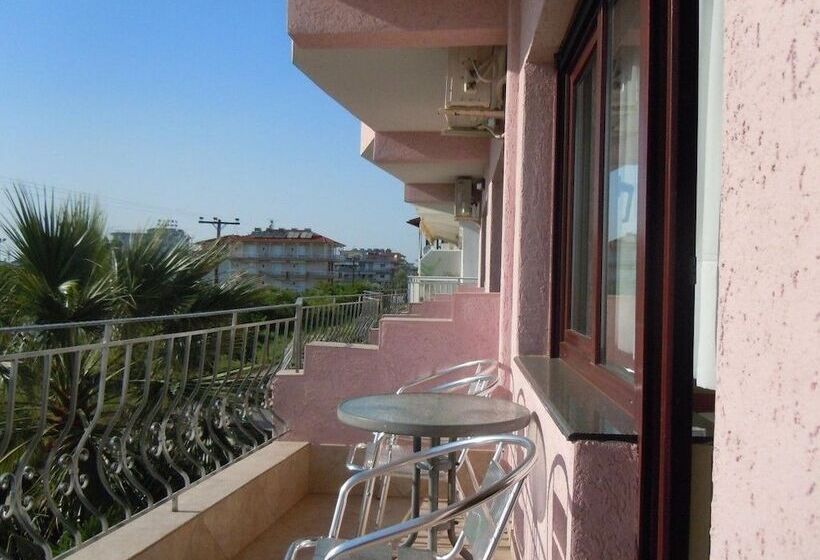 غرفة قياسية رباعية, Tropicana