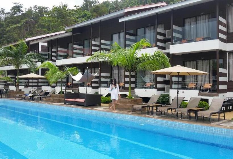 اتاق لوکس خانوادگی, The Barat Tioman Beach Resort