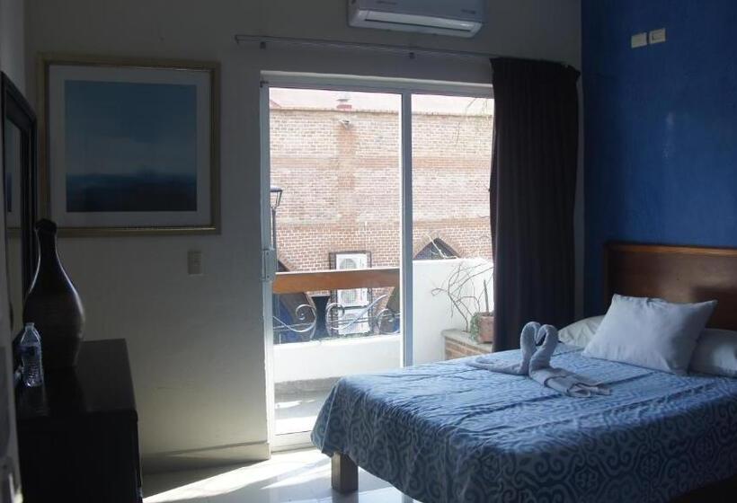 Economy Quadruple Room, Casa Del Parque Vallarta