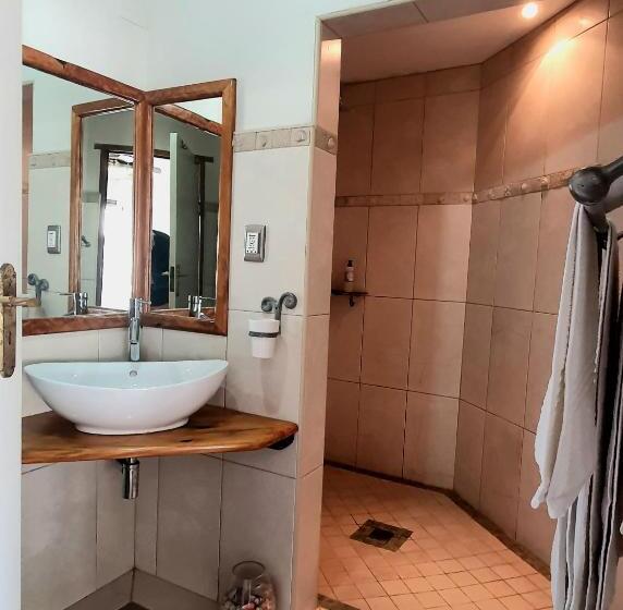 Номер Стандарт Вид на Бассейн, Panorama Guest House