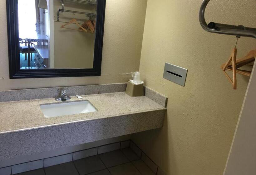 חדר סטנדרט לשלושה, Alice Motor Inn