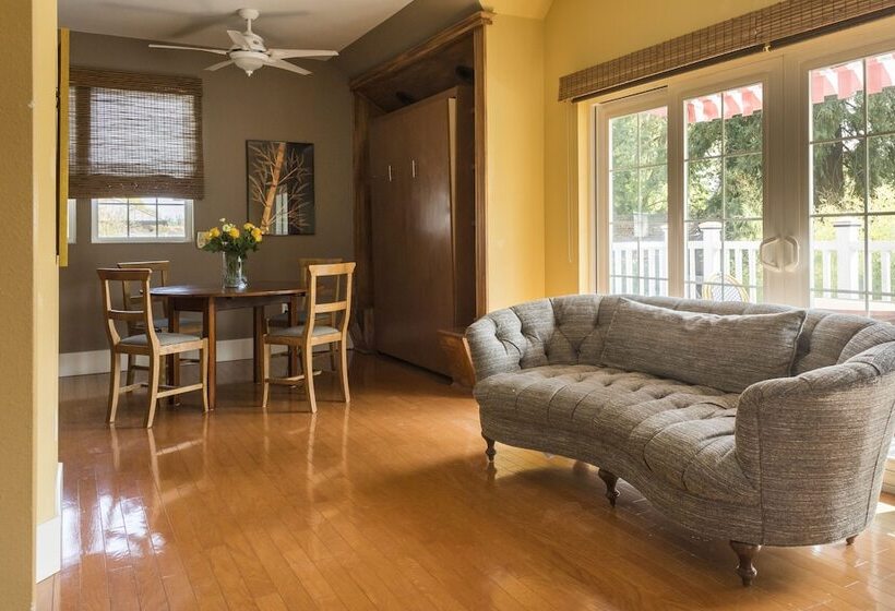Студия Deluxe, Inn St Helena