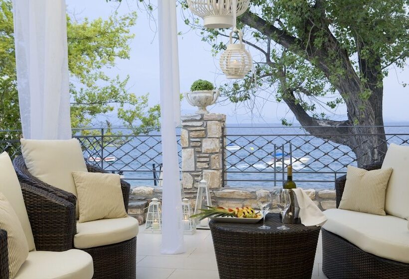 سوییت با چشم‌انداز دریا, Minelska Resort