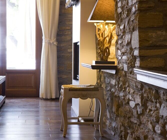 سوییت با چشم‌انداز دریا, Minelska Resort