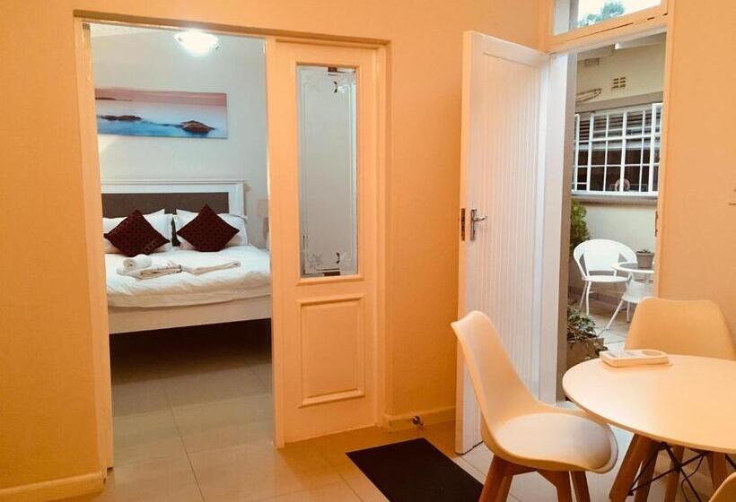 Апартаменты 1 Спальня, Peppertree Guest House Paulshof Jhb Solar&boreholewater