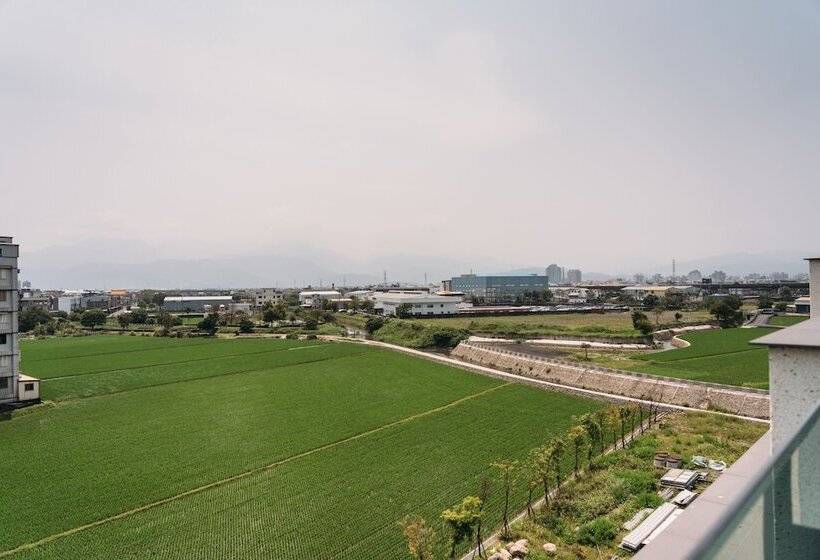 اتاق لوکس چهار تخته, Tsang Kuo Resort