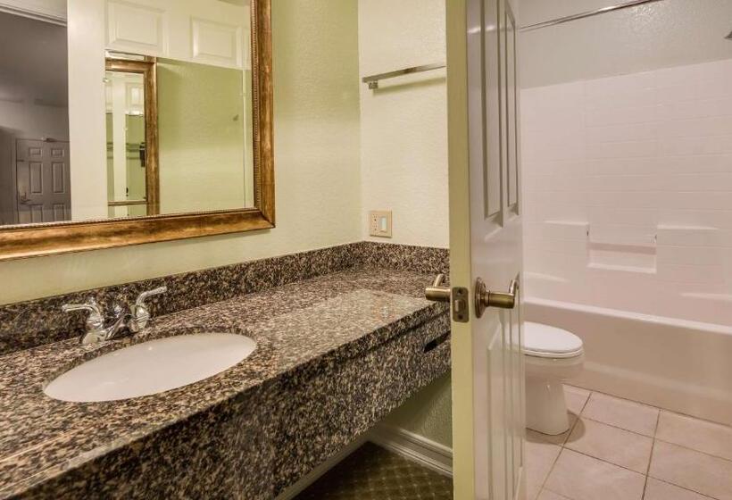 스탠다드 룸 킹사이즈 침대, Best Western Plus Bayshore Inn