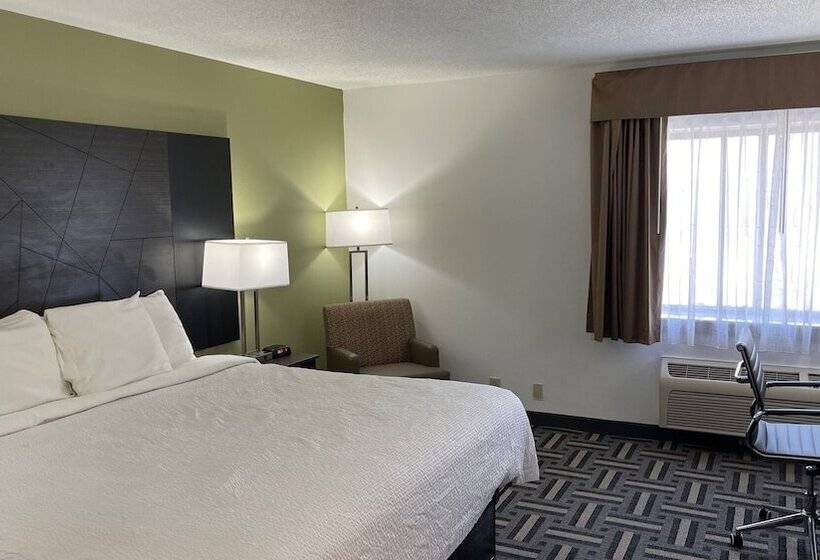 Люкс Кровать Кинг, La Quinta Inn By Wyndham Cincinnati North
