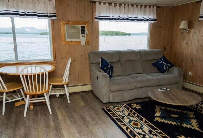 Suite with lake view, Belknap Point Inn