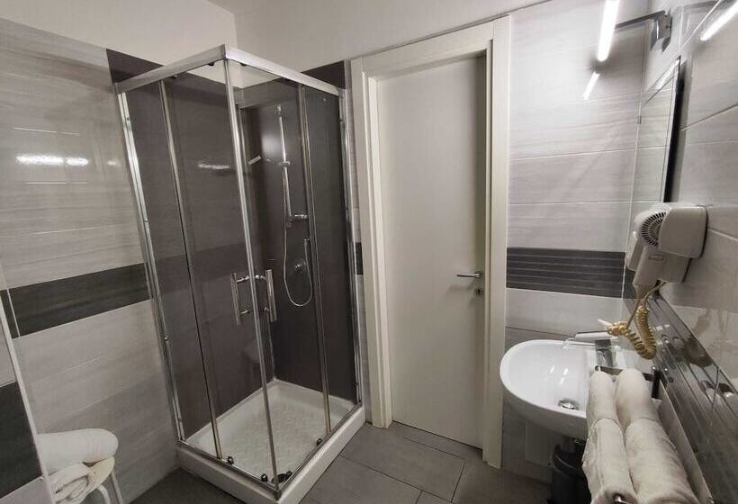 Номер Комфорт, B And B Living