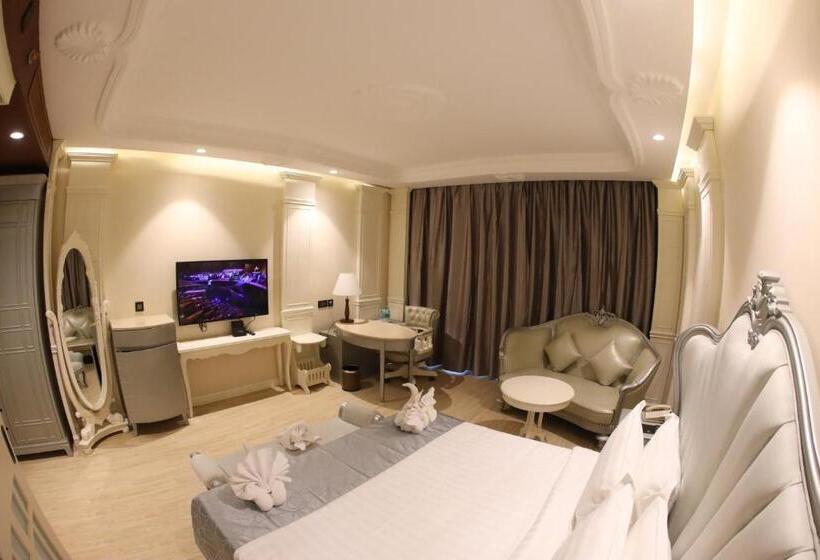 带大床的套房, Regenta Central Rs Chennai Omr Sipcot