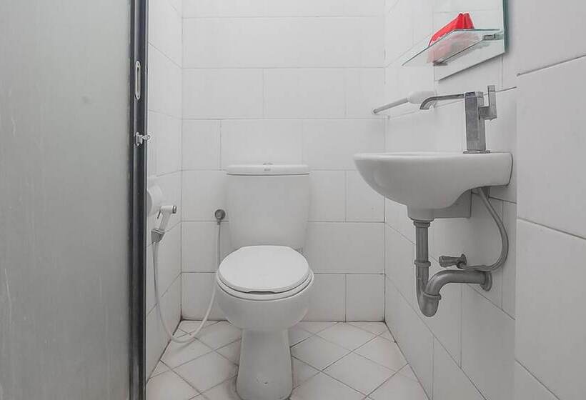 Номер Economy, Reddoorz Syariah Near Krida Nusantara