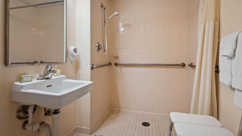 חדר סטנדרט מותאם לאדם עם מוגבלויות, Best Western Gateway Grand
