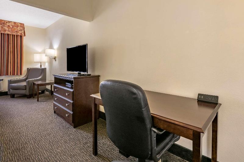 חדר סטנדרט מותאם לאדם עם מוגבלויות, Best Western Gateway Grand