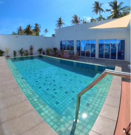 اتاق لوکس با بالکن و چشم‌انداز دریا, Athiri Beach Maldives