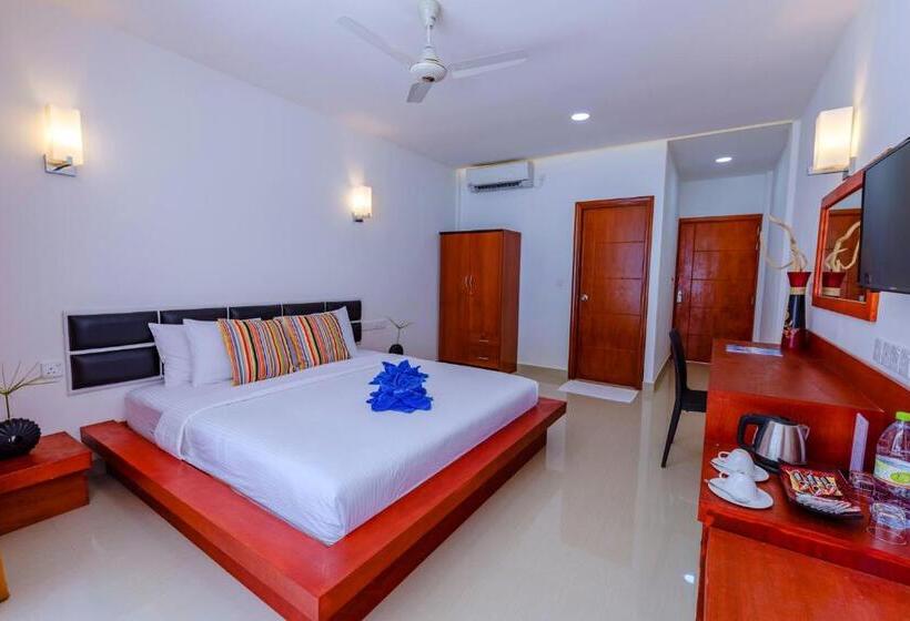 اتاق استاندارد با بالکن و چشم‌انداز دریا, Athiri Beach Maldives