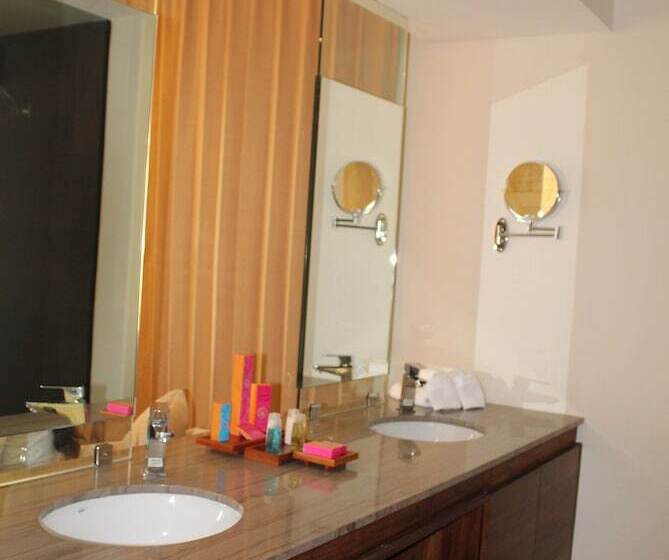 מיטת קינג בסוויטה, Beló Isla Mujeres   All Inclusive
