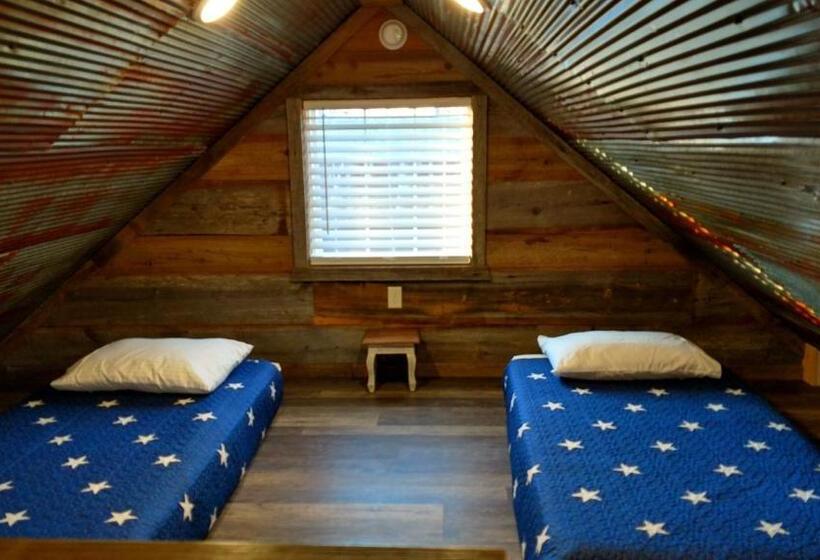스탠다드 룸, Knotty Squirrel Cabins