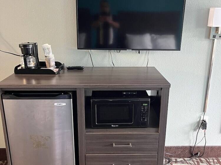 带2个双人床的标准工作室, Brandon Motor Lodge