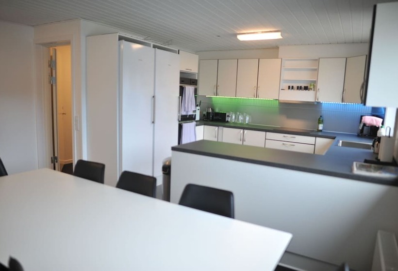 اتاق استاندارد با سرویس بهداشتی مشترک, Nuuk City Hostel