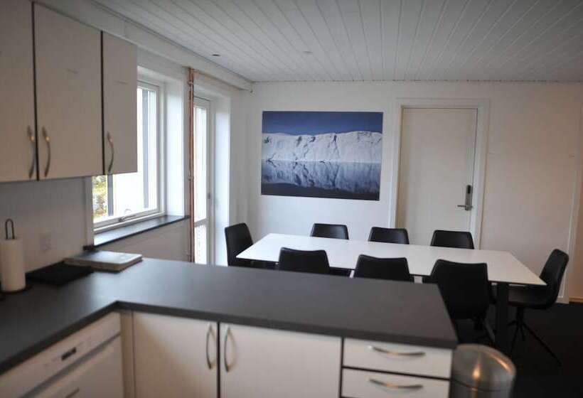 اتاق خانوادگی با سرویس بهداشتی مشترک, Nuuk City Hostel