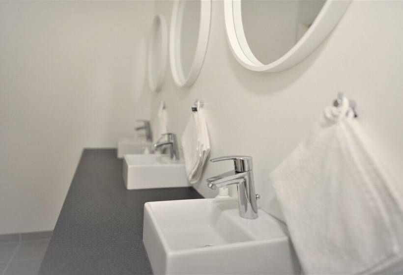 اتاق خانوادگی با سرویس بهداشتی مشترک, Nuuk City Hostel