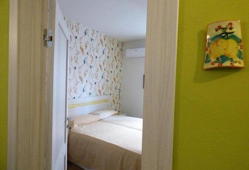 اتاق اکونومی, Aramoni B&b