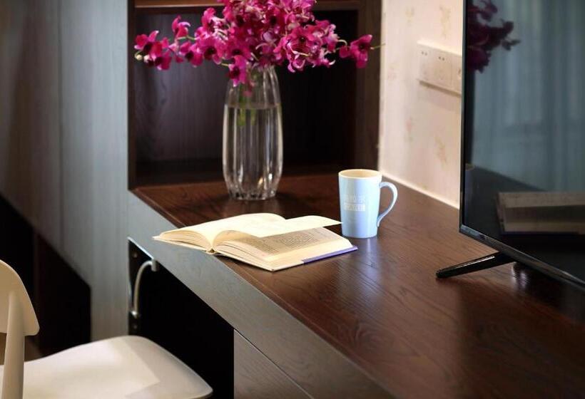 Номер Deluxe, Care Residential